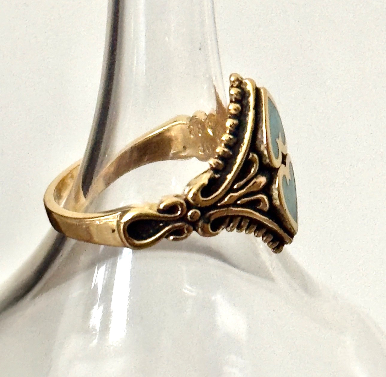 Two Hearts Turquoise Chip Inlay Ring Signed COP 88 Castings On Parade Gold Tone