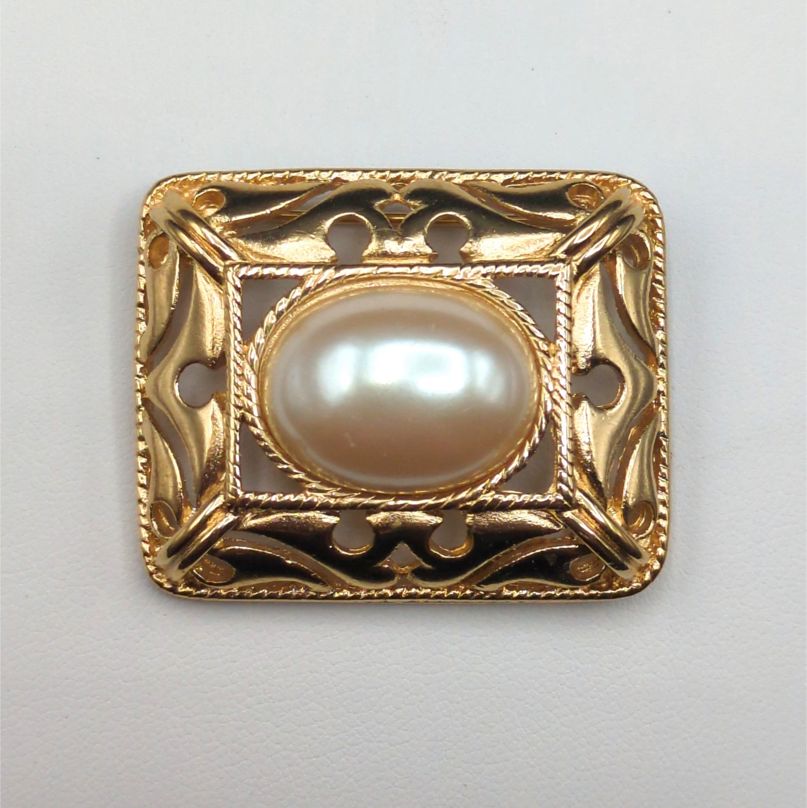 Rectangular Brooch Pin Vintage Richelieu Large Faux Pearl Cabochon Gold Tone