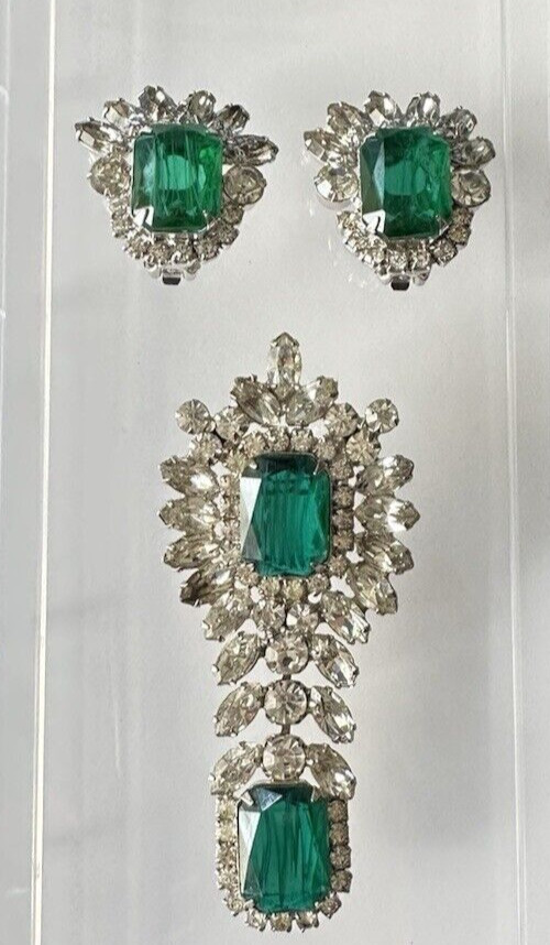 Vintage Juliana Silver Tone Flawed Emerald Crystal Rhinestone Brooch & Earrings