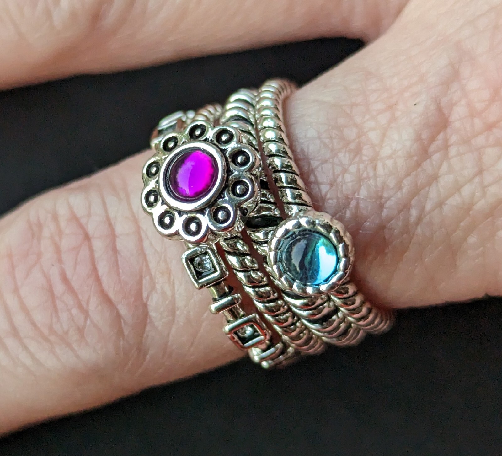 Set of 4 DIVANI Stackable Silver Tone BLUE Stone Purple Flower RINGS Size 8¼