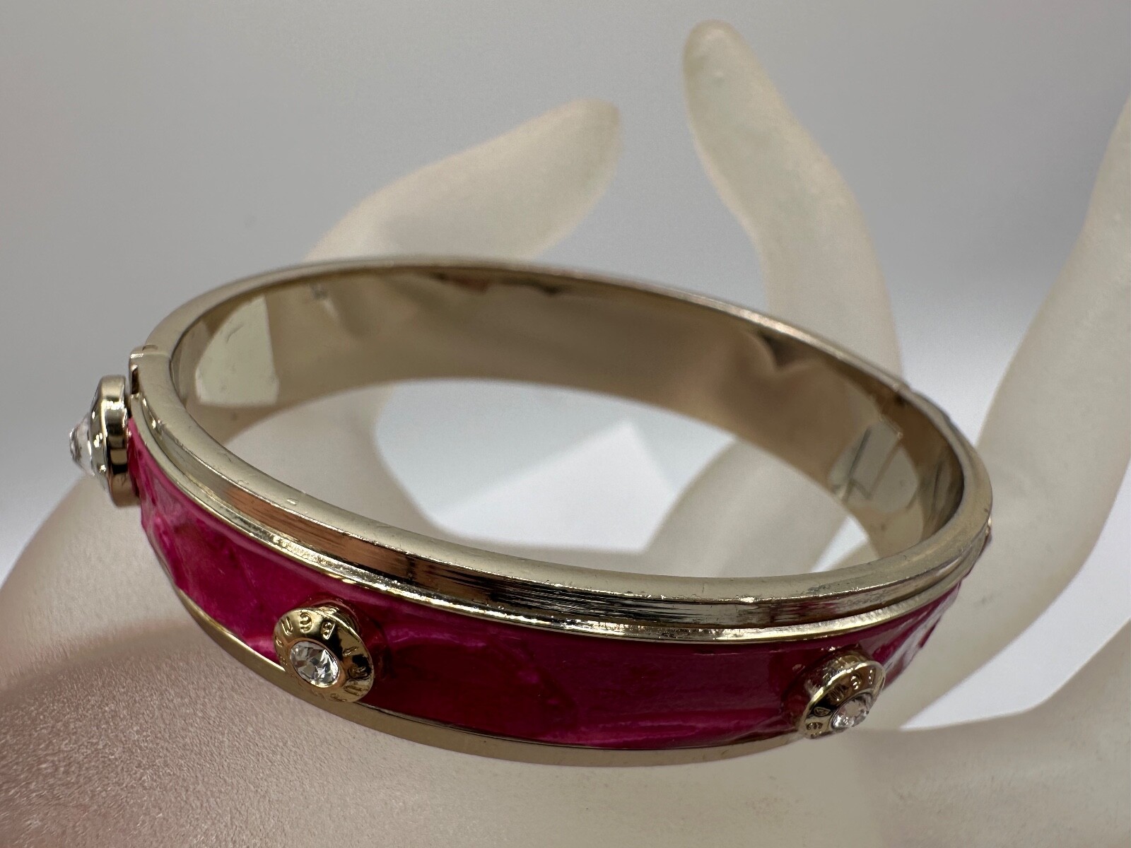 GOLD PLATED CRYSTAL FUCHSIA PINK FAUX SNAKE SKIN HENRI BENDEL NY SIGNED BRACELET