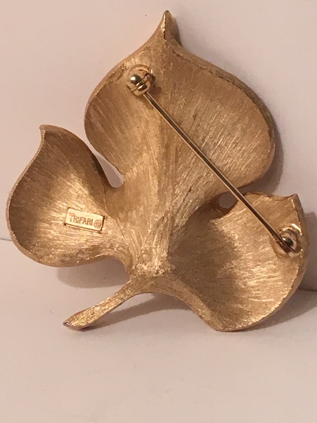Trifari Gold Tone Leaf Brooch Auction Finds 702