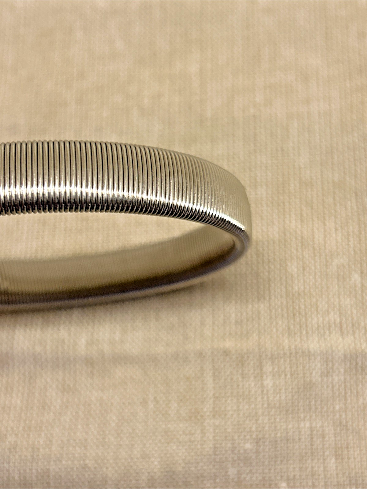 Vintage Silver Tone Metal Slinky Expansion Bracelet Stretch Spring Coil 7 3/4 In