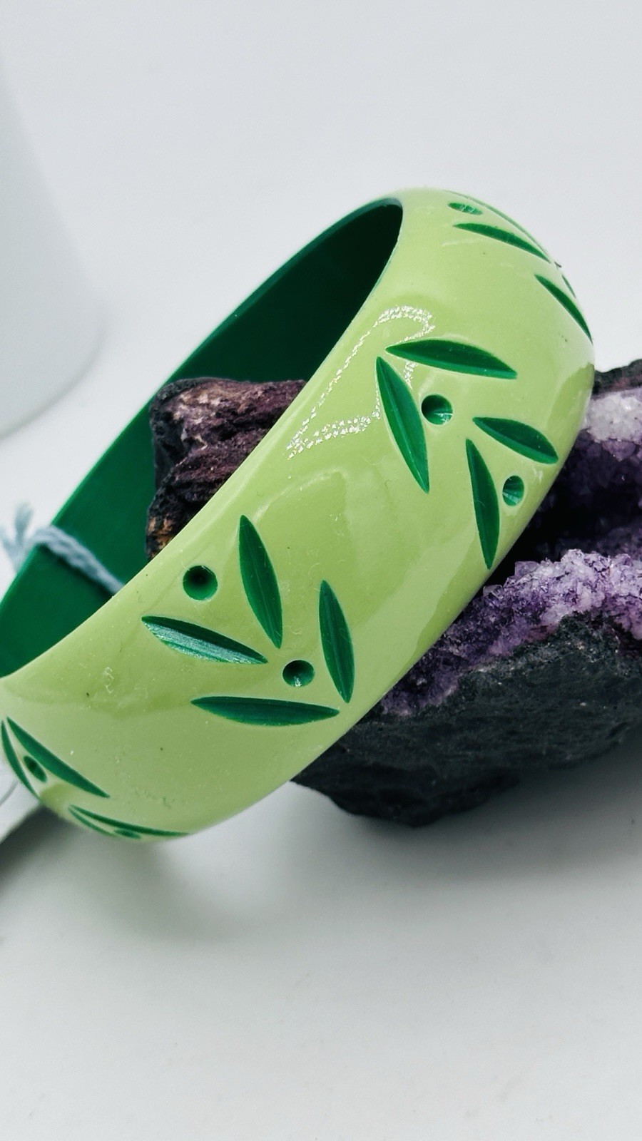 Splendette Wide Spring Carved Duchess Bangle Lime Green Leaves Fakelite Large 3”