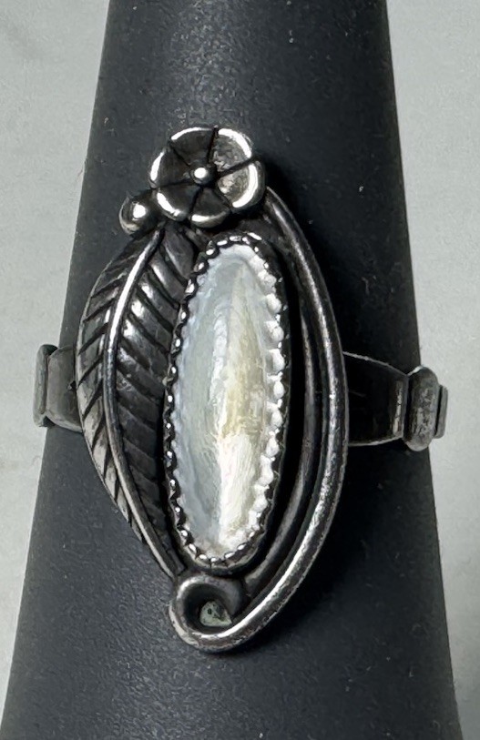 VINTAGE STERLING SILVER MOTHER OF PEARL COCKTAIL RING SIZE 7.5” Signed