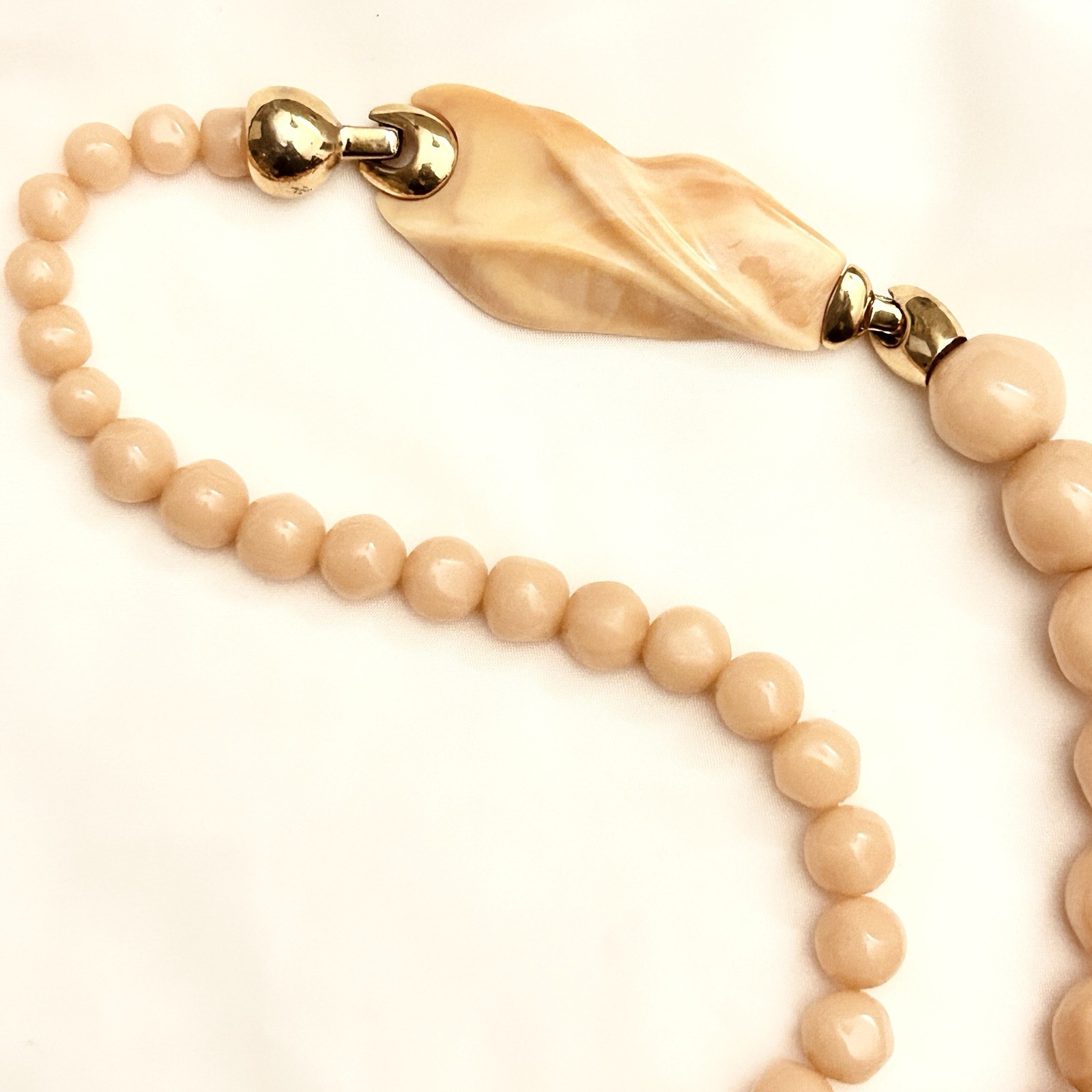 Trifari Necklace Kunio Matsumoto Peach Blush Graduated Lucite Beads 70s Chunky