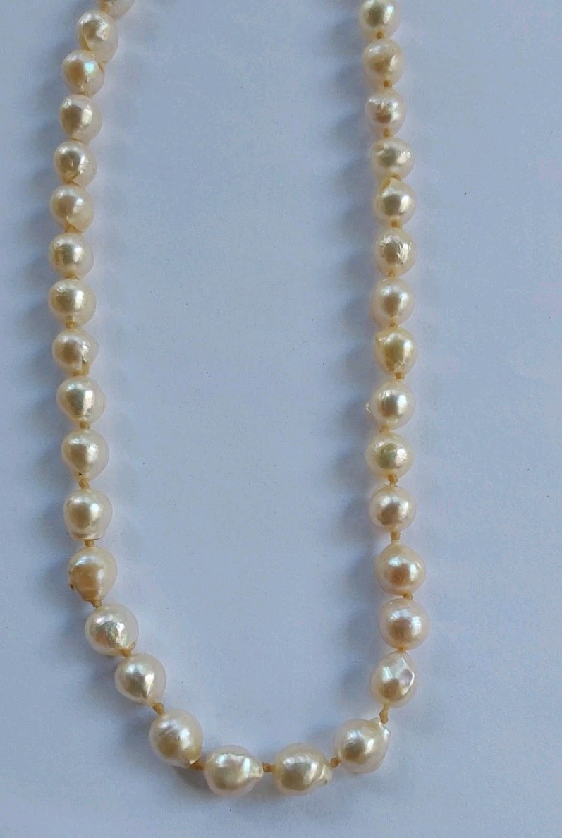 Vintage Baroque Champagne 16″ Ladies 8MM Pearl Necklace w/14KT Gold Clasp 31.6 G