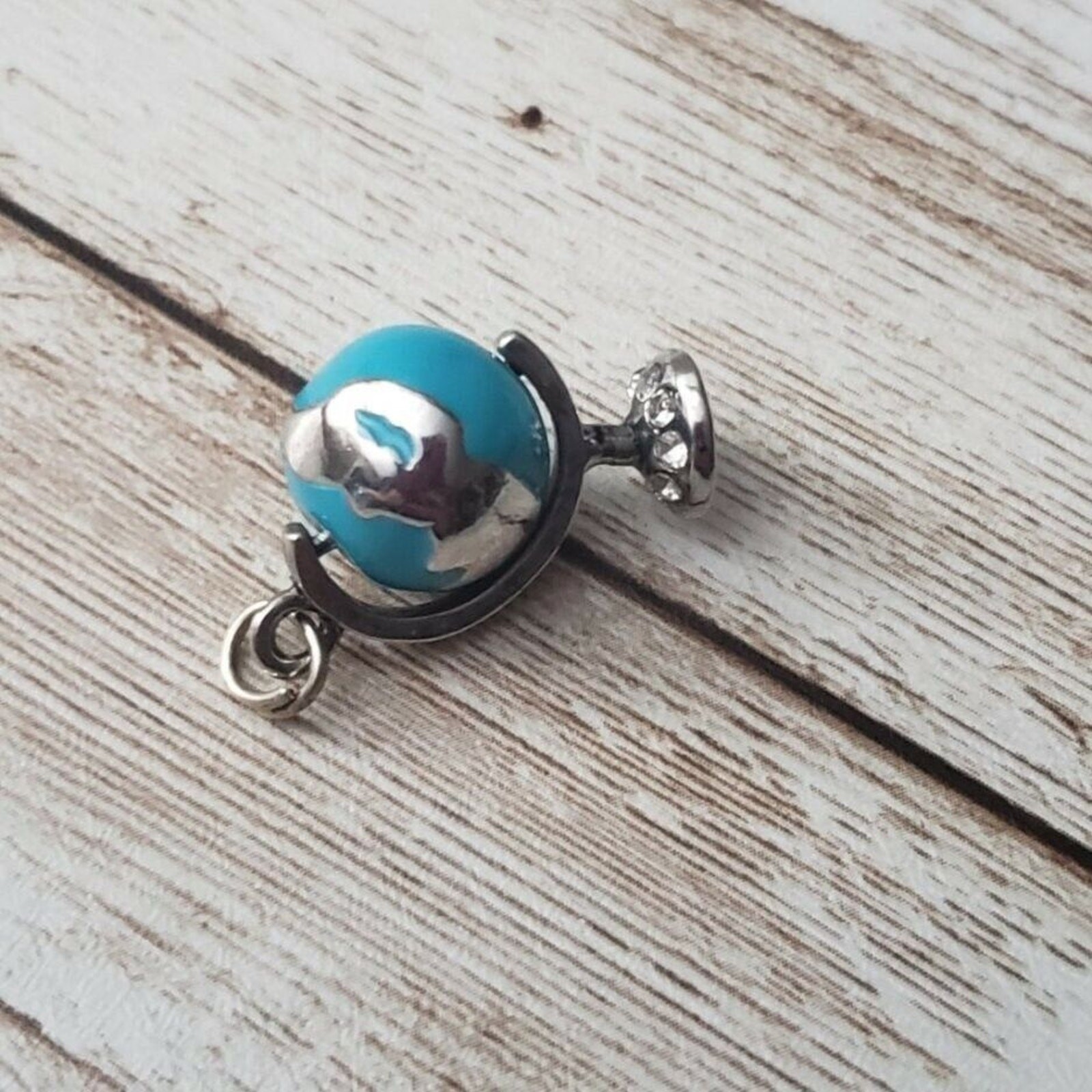 Vintage Pendant – 3D World/Globe – No Chain Included
