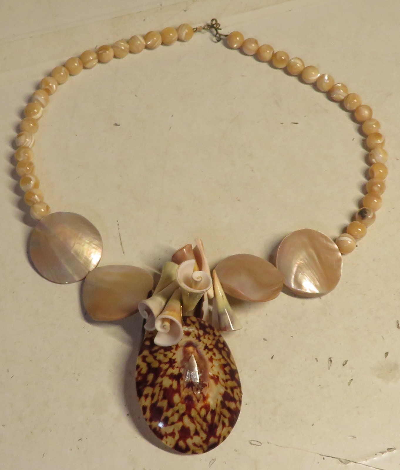 Vintage Sea Seashell Shell Pendant Necklace Handcrafted Beaded Brown Beige 20″