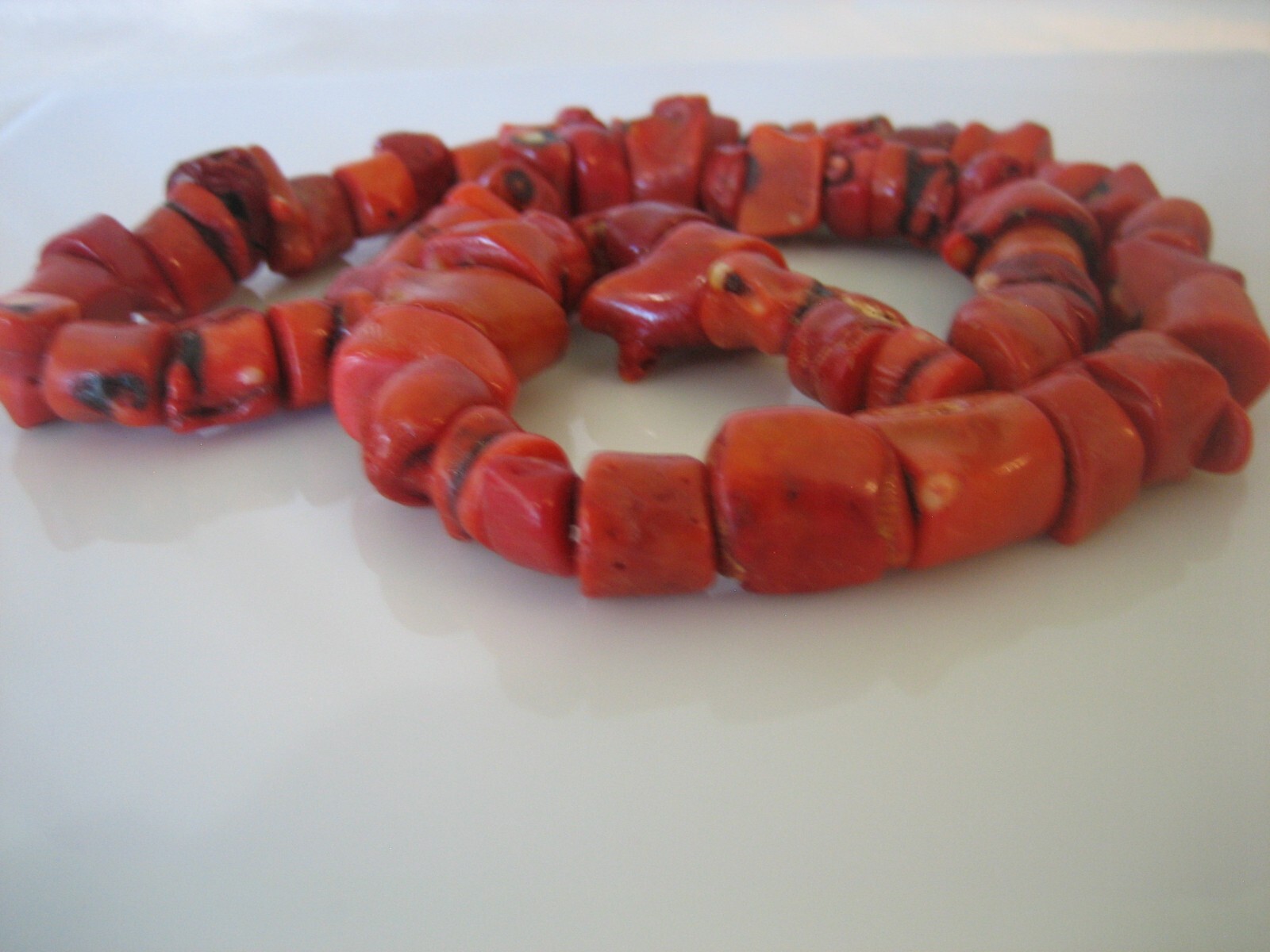 VINTAGE RED SPONGE CORAL SINGLE STRAND NECKLACE 243 GRAMS