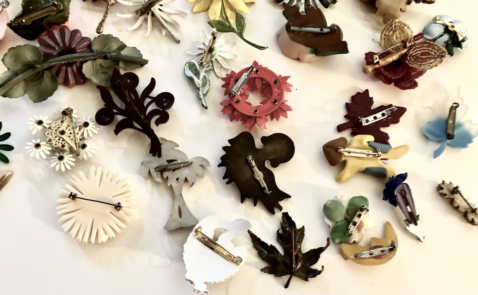 Huge Collection/Lot Vint-Retro Plastic Jewelry/Earrings/Pins/Single-Extra Pieces