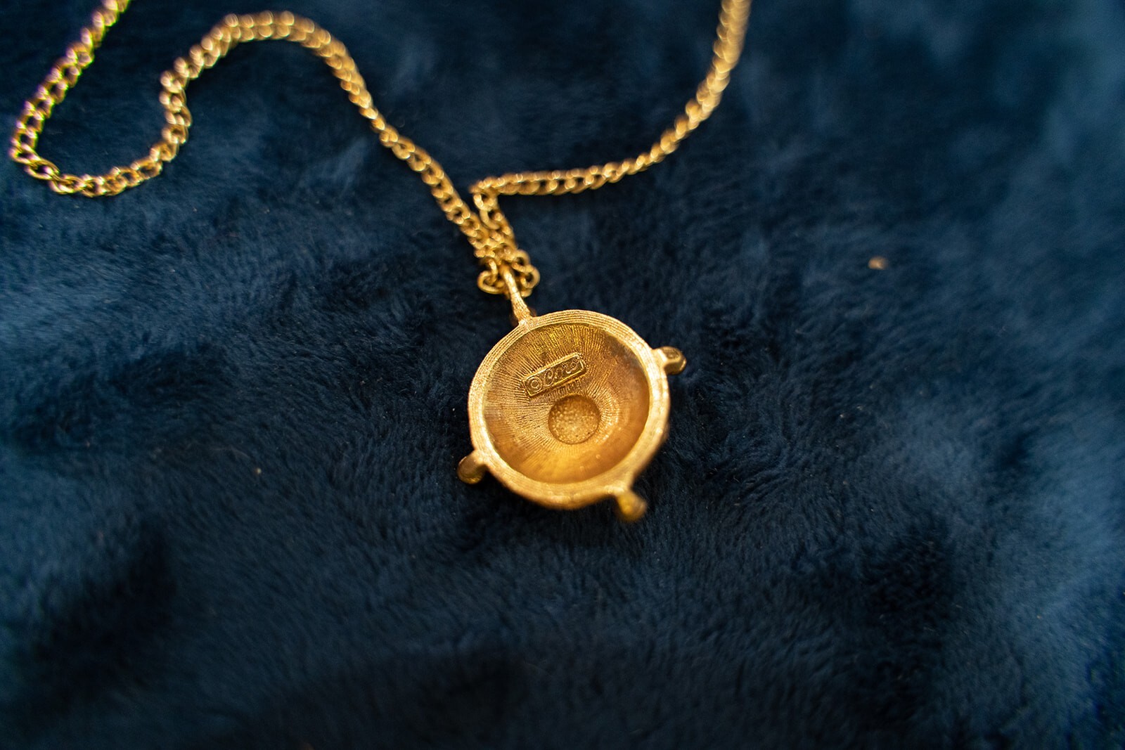 Vintage Coro Pendant Gold Nautical Circular Cannetille art deco nouveau pattern