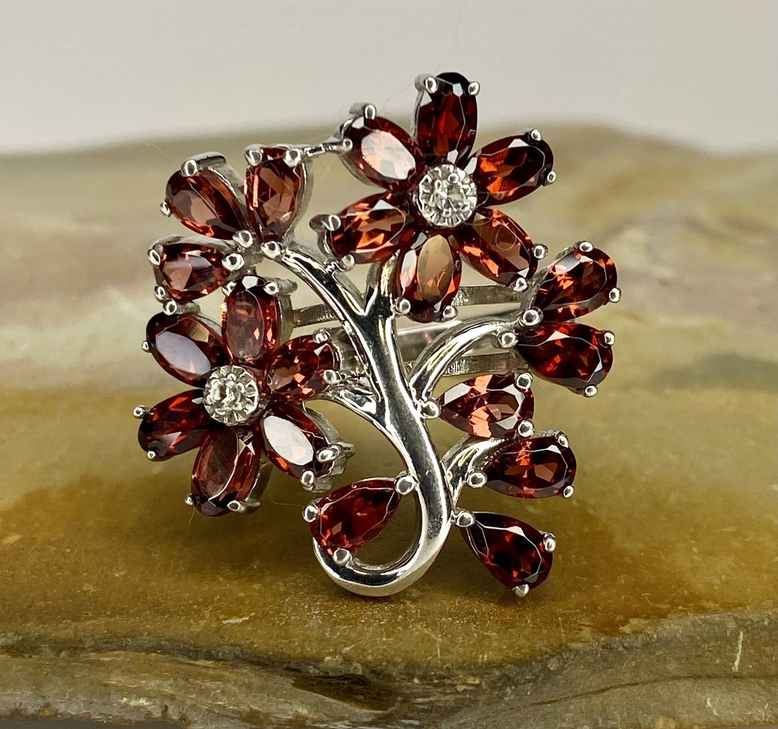 Vintage 925 Sterling Silver Natural Garnet Flower Floral Cluster Statement Ring