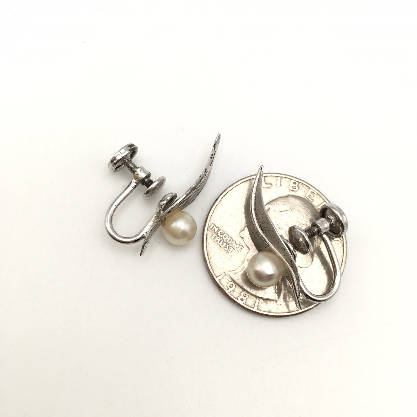 Vintage Sterling Silver Leaf Pearl Screw Back Earrings Marked Sterling 3g #90