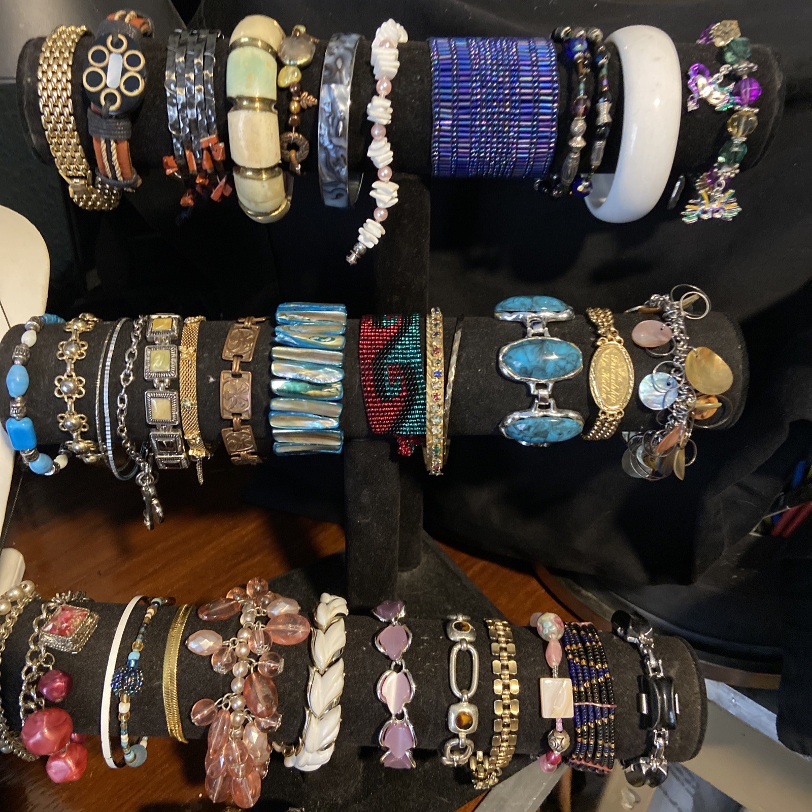 Fabulous 443 Piece Lot Of Vintage + Modern Fashion Costume Jewelry Nice Pieces