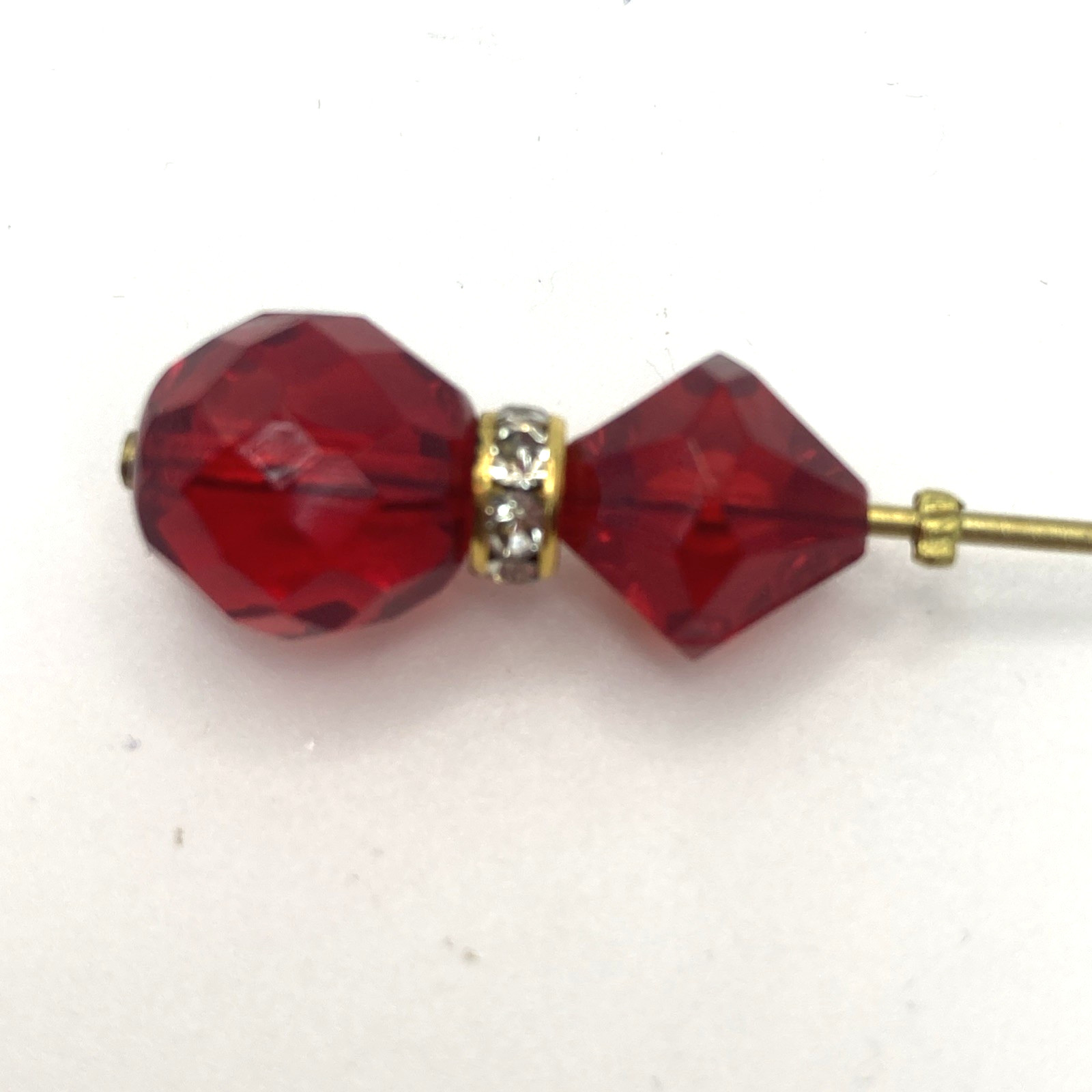 7.25″ Red crystal Faceted Glass Round & Diamond Shape Hat Stick Pin Gold Tone