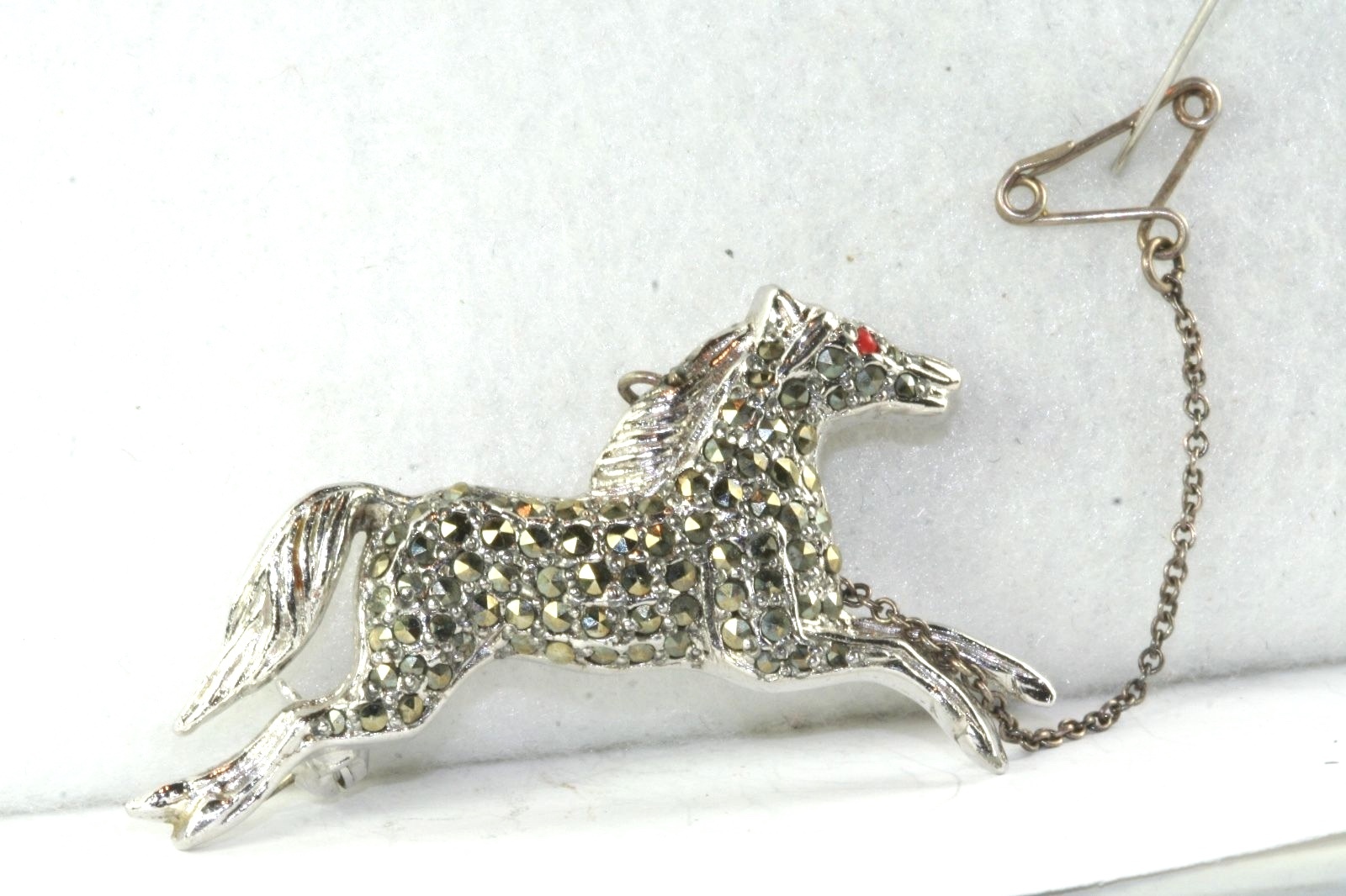 VINTAGE STERLING SILVER MARCASITE RUNNING HORSE PIN 10.5 GRAMS