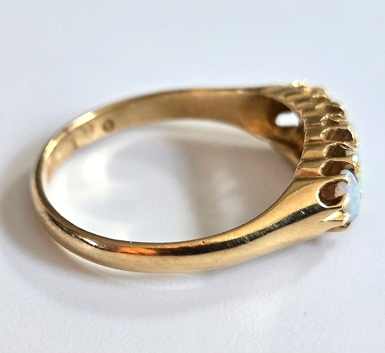 Vintage 18ct Yellow Gold Ring Opal Stones Year 1919 Hallmarked Ring Size P