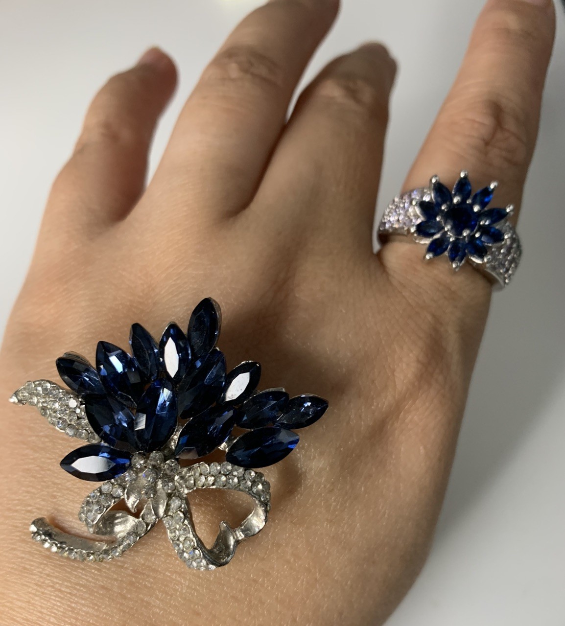 RARE Vintage Royal blue crystal silver flower brooch and ring set ring size 8