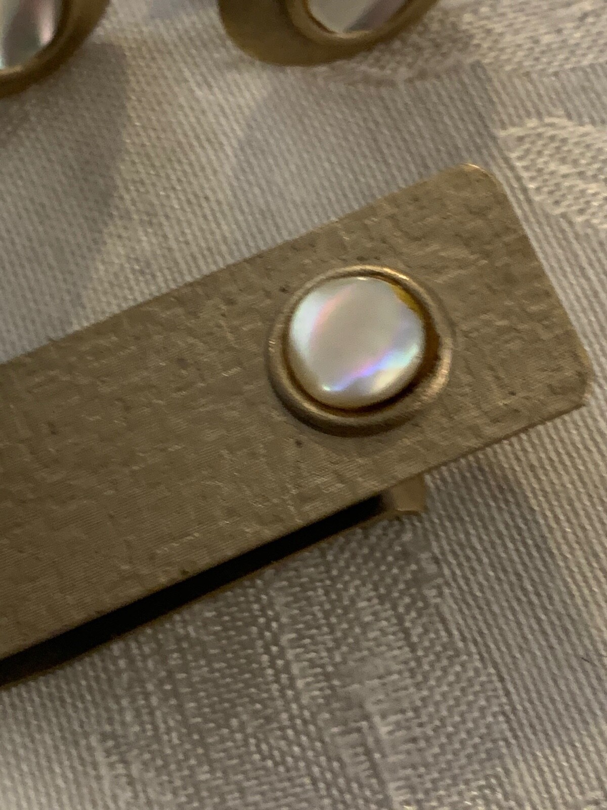CUFF LINKS MONEY CLIP TIE CLIP GREAT VINTAGE SET GOLD COLOR W/ FAUX OPAL CENTERS