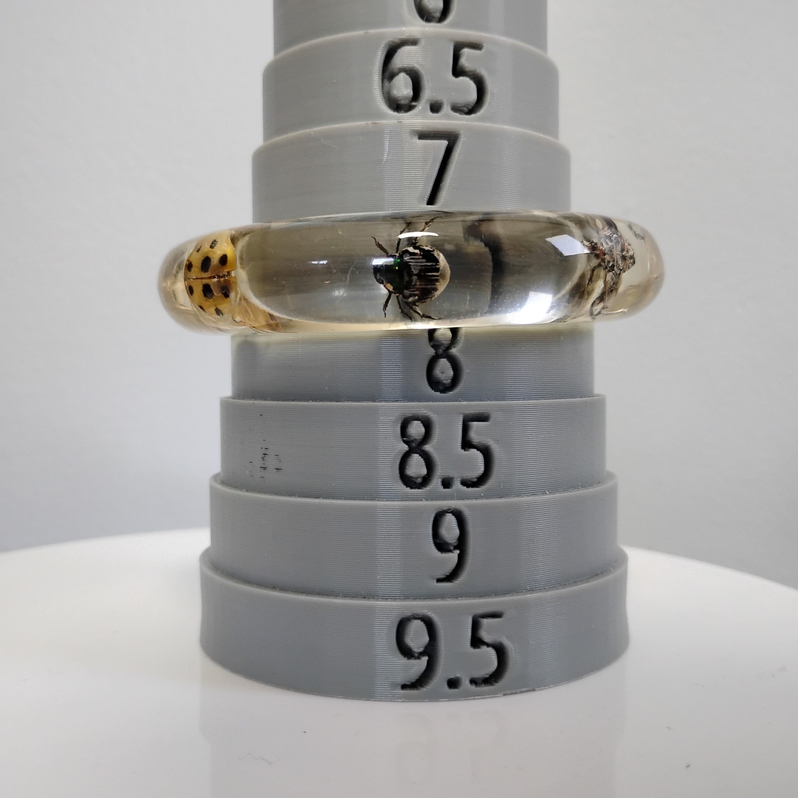 Vtg Clear Bug Bangle Encased Beetles, Scorpion, Insects Sz 7.75 Bracelet