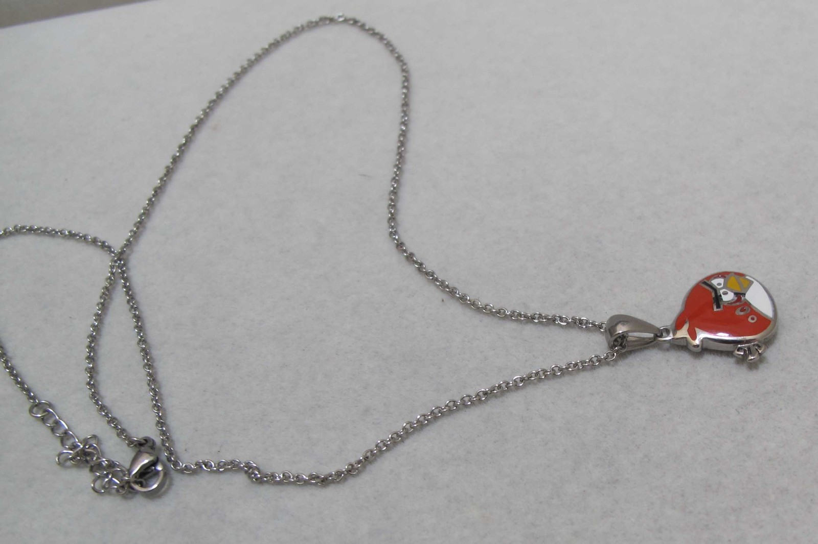 Vtg ANGRY BIRDS Red Bird Small Enamel Pendant Silver Tone Chain Max 20-1/4”
