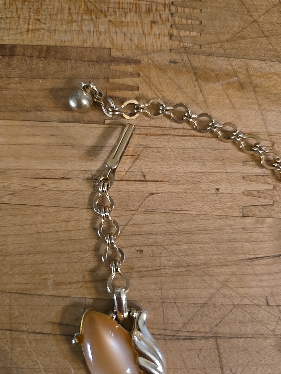 Vintage Gold Toned Brown Moonglow Lucite Necklace 16in