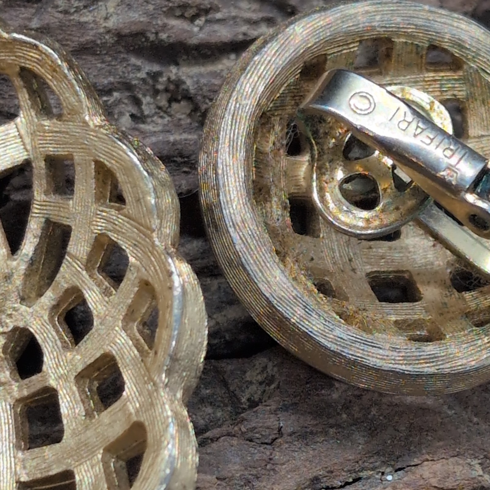 Trifari Signed Gold Tone Basketweave Brooch Pin & Clip-On Earrings Set