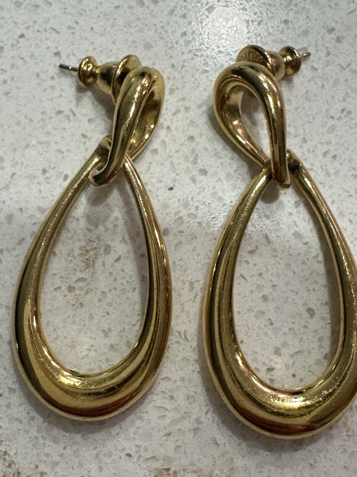 VTG 1980’S SIGNED MONET LOZENGE DROP PIERCED GOLD TONE EARRINGS