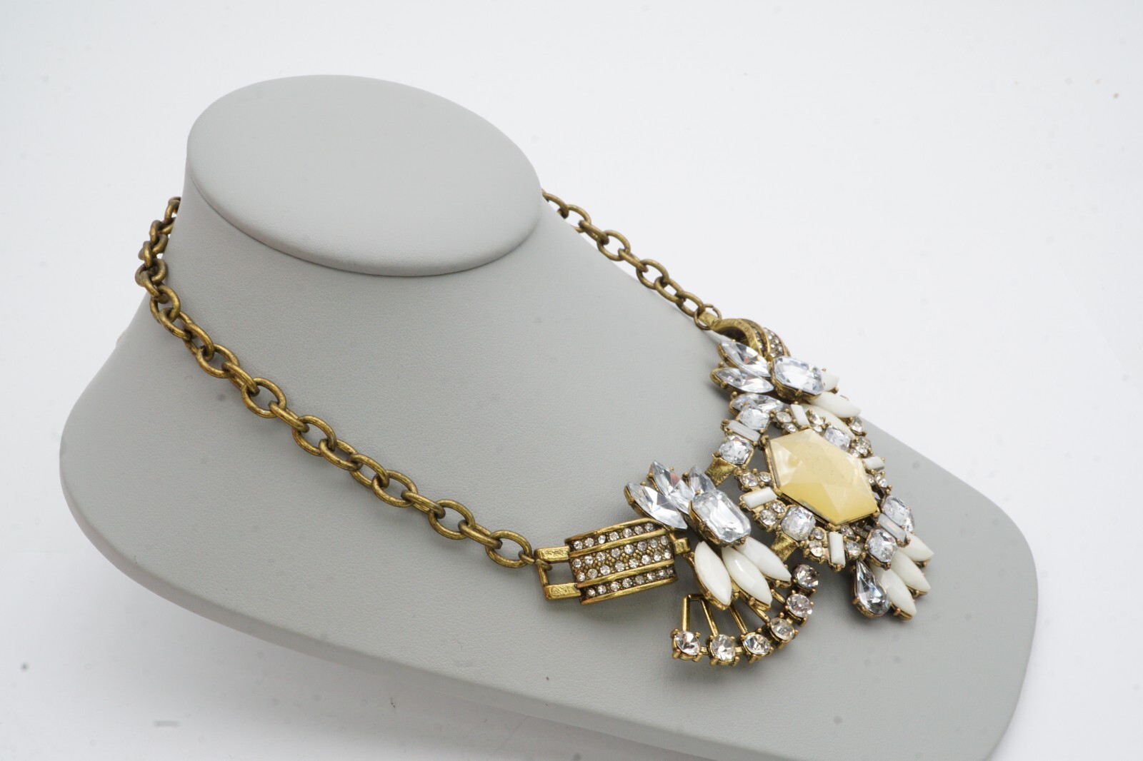Vintage Necklace Gold Tone Crystal Acrylic 18″ A4