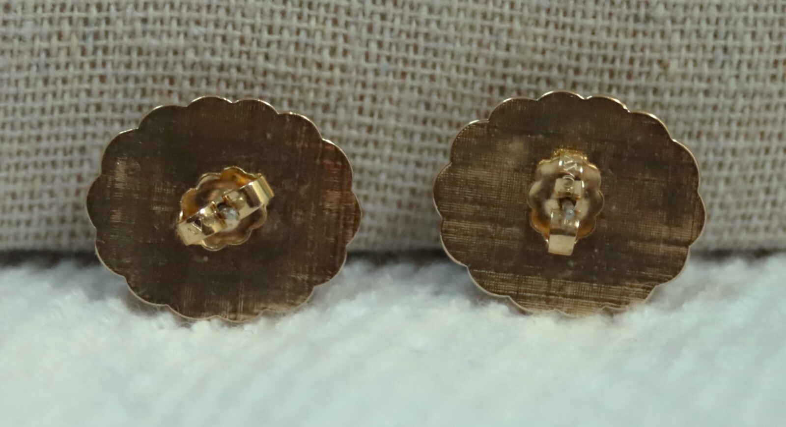 Unsigned Vintage Avon Turtle Bay Pierced Earrings