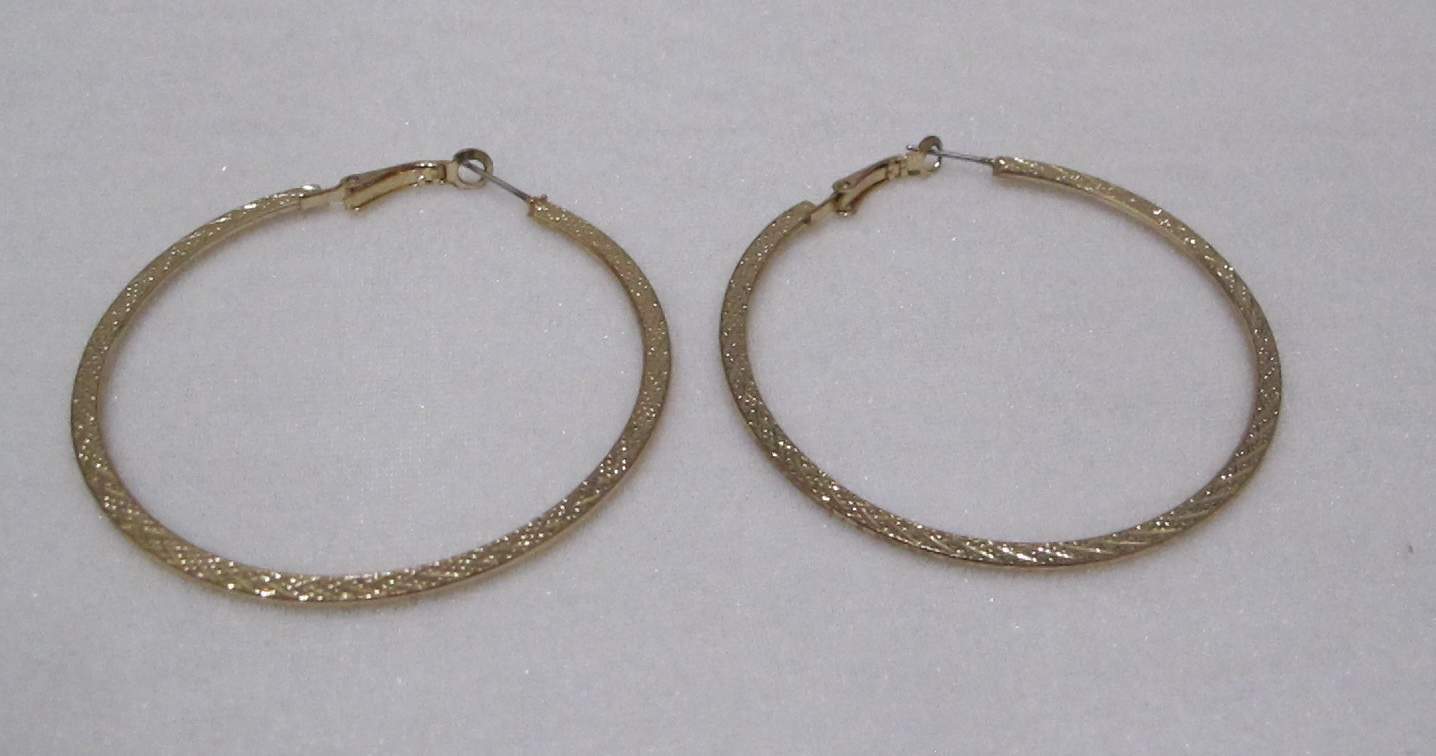 Vintage 2-3/8” Textured Gold Tone Hoop Earrings Lever Back Pierced