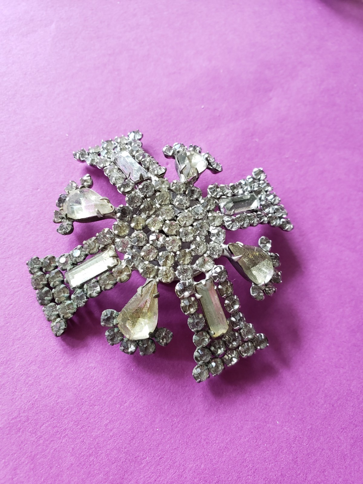 VTG GARNE New York Maltese Cross Prong Set Clear Rhinestone 2.5″ Pot Metal FAB**