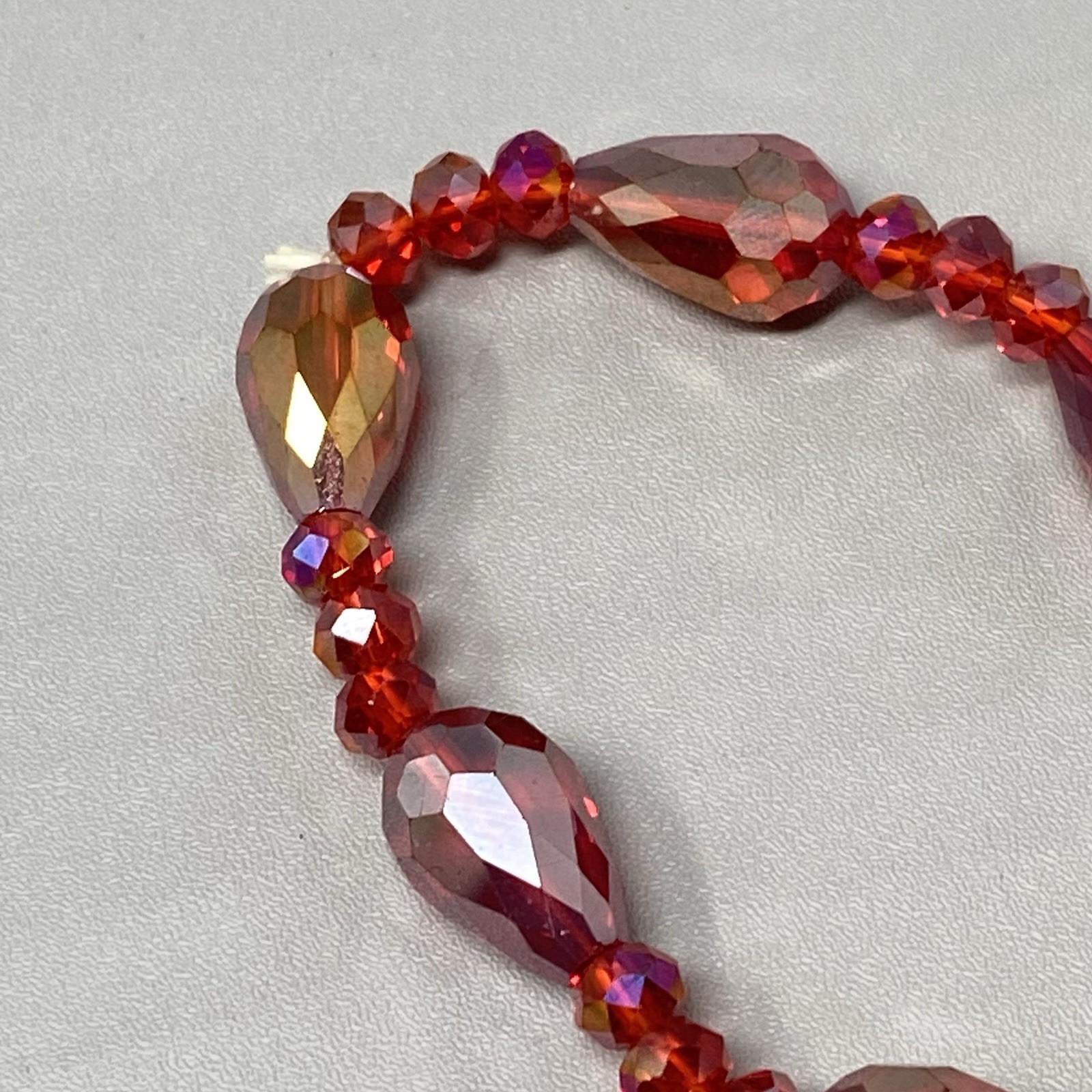 Red Glass Beaded Bracelet Surface Coated Faceted Teardrop Iridescent Stretch 6″