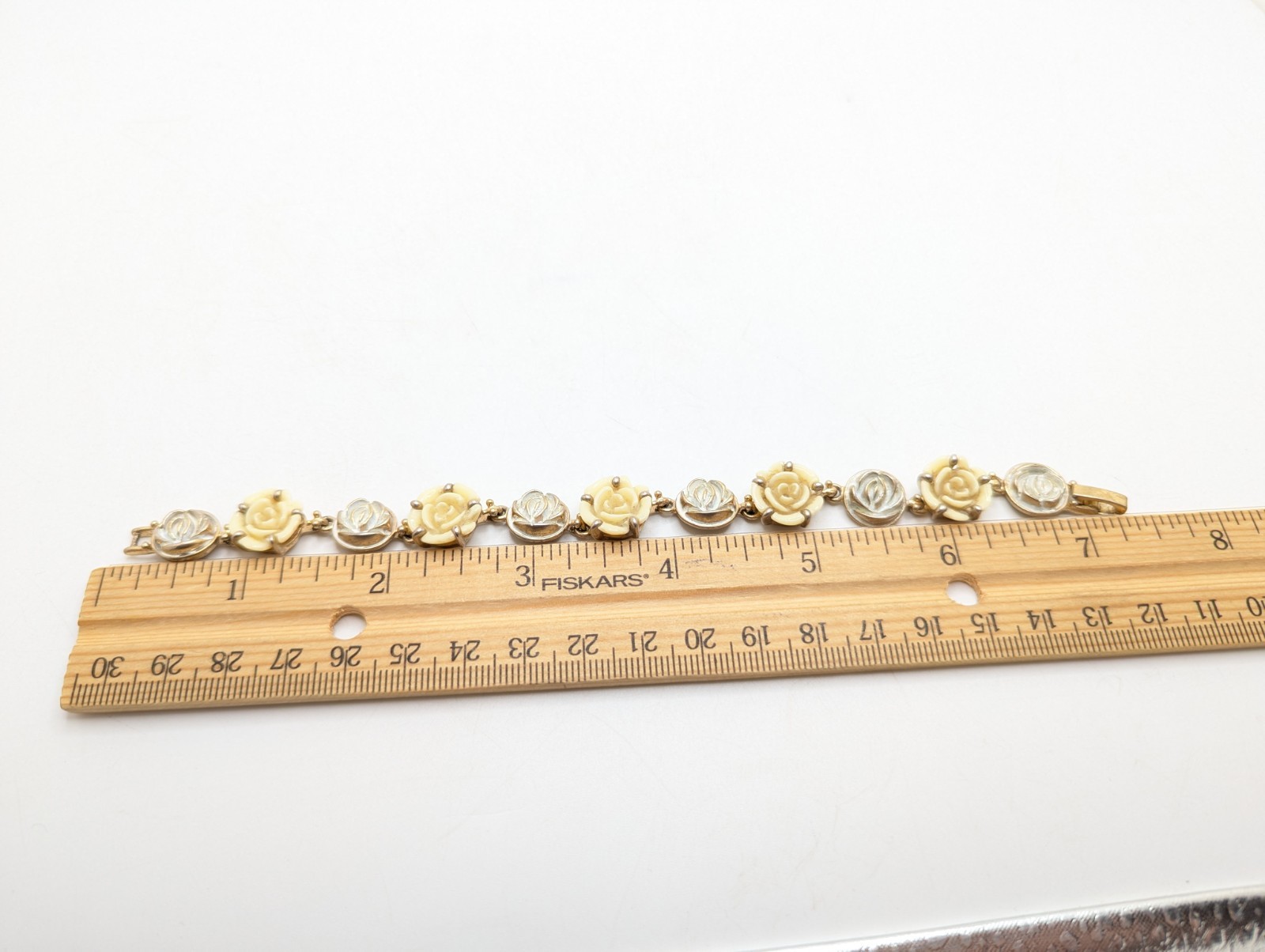 Vtg Liz Claiborne LC Bracelet Roses Gold Tone Cream Off White Rose Flowers 7.25″