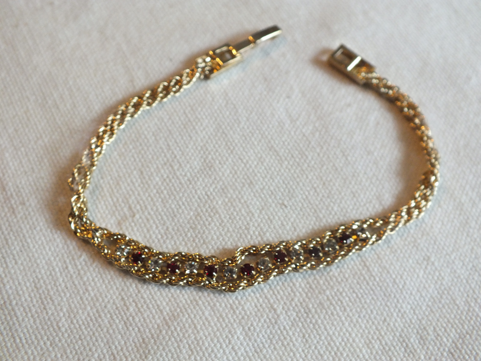 Beautiful Bracelet Gold Tone Clear Red Rhinestones 7 1/4″ x 1/4″ Wide CUTE