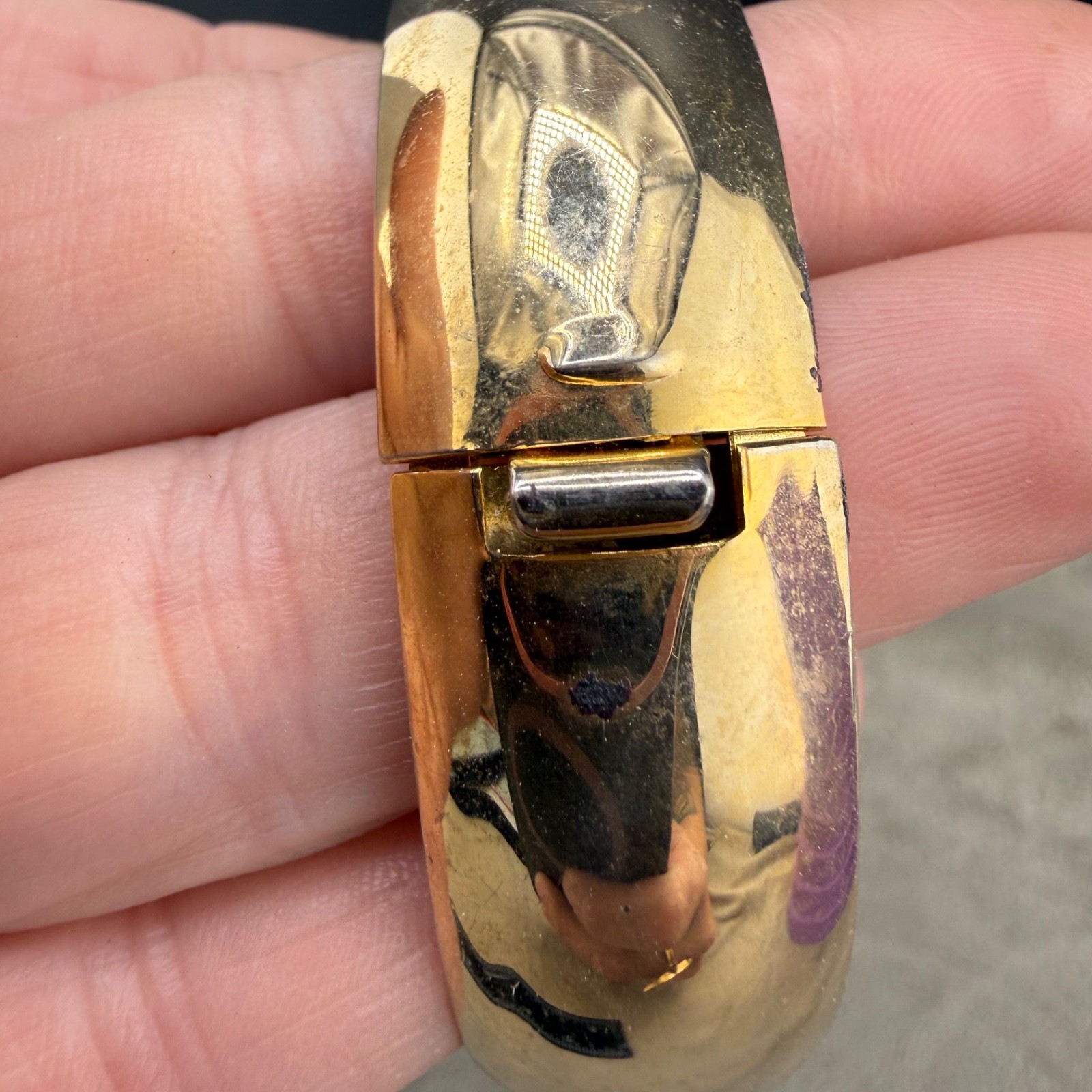 Vintage Hinged Bangle Bracelet Gold Tone 7.5”