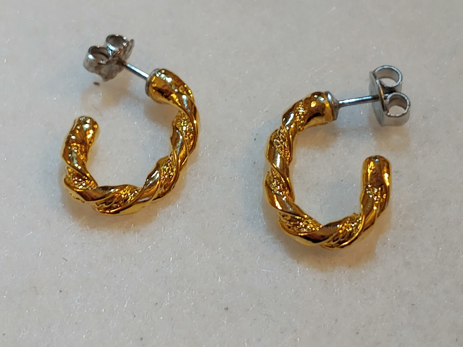 Vintage Gold Tone ( Oblong Hoop ) Pierced Earrings – 1/2 in Wide x 3/4 in Long