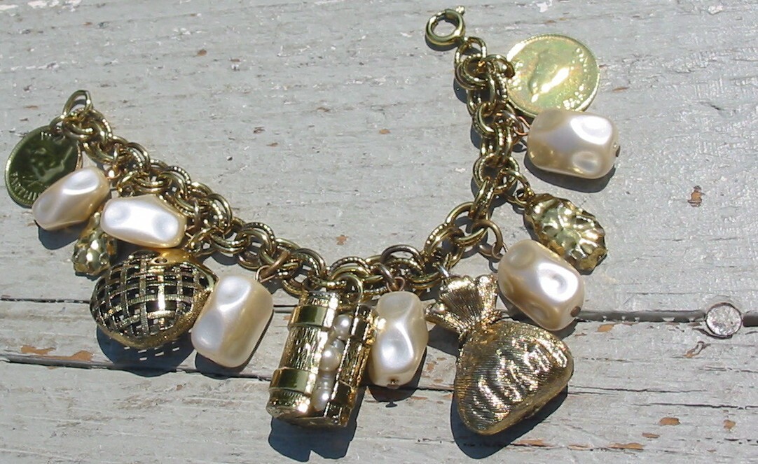 Vtg Farthing 1944 Coin Charm Bracelet Gold Tone Pearly Riches Treasure Bank Bag