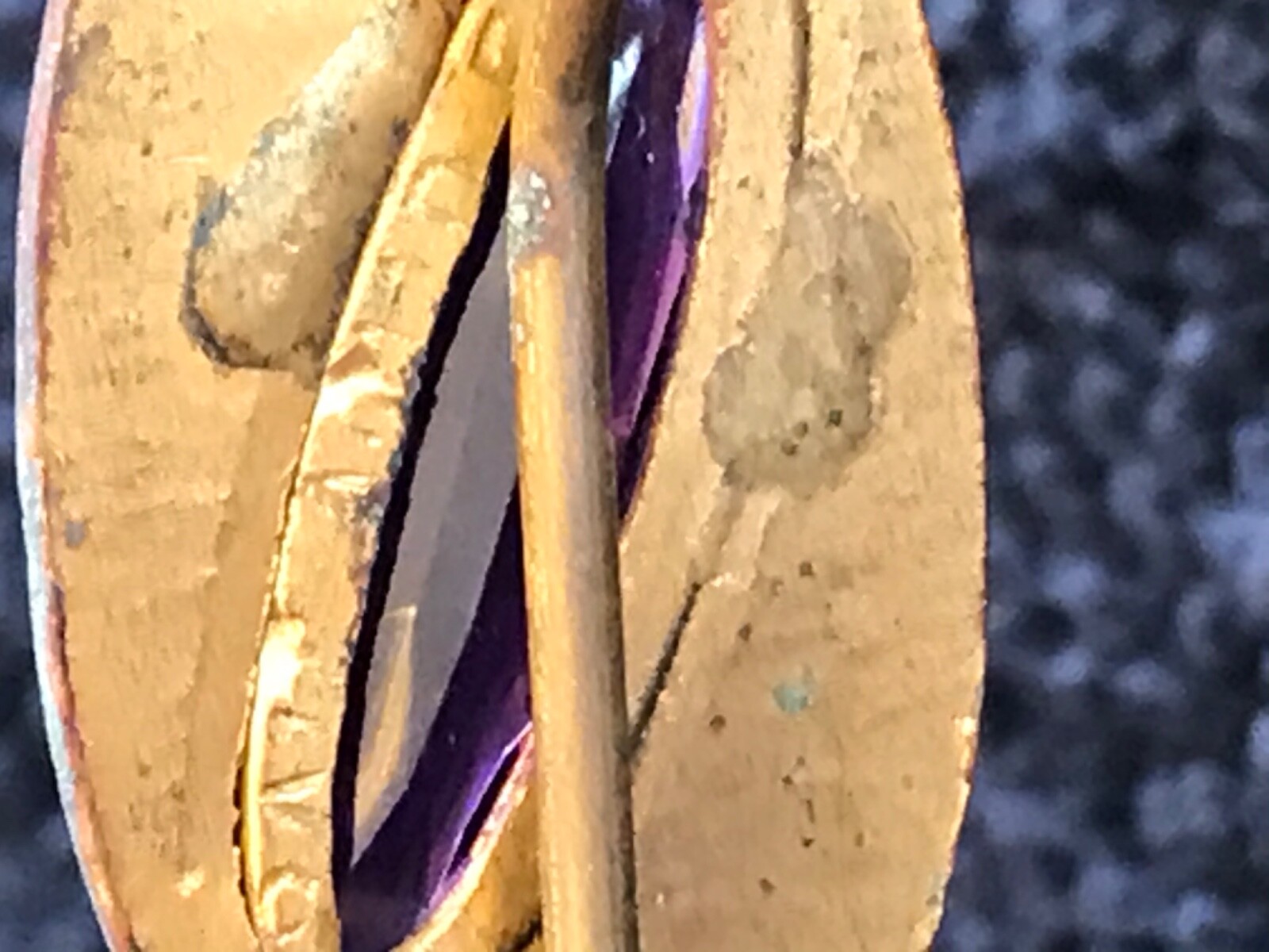 Vtg. lapel pin possible amethyst stone