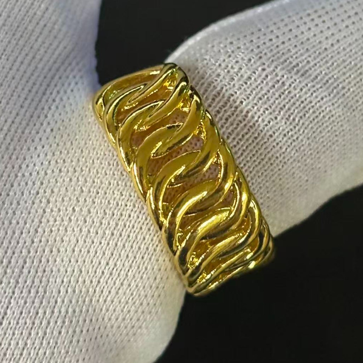 Vintage Gold-plated? (NOT SURE) Gold-tone Ring marked ‘ 999 ‘, Size 8 adjustable