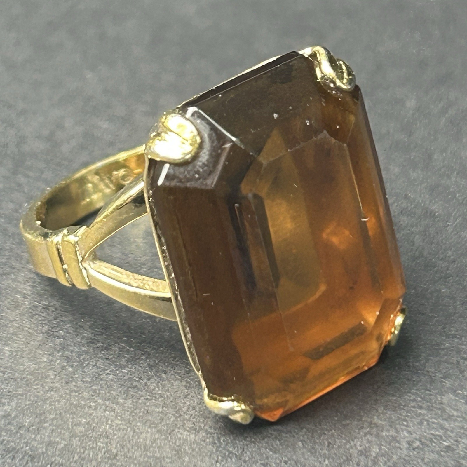 Vintage 1978 Avon “Smoky Lustre” Cocktail Ring Gold Tone Emerald Cut Glass Sz4.5