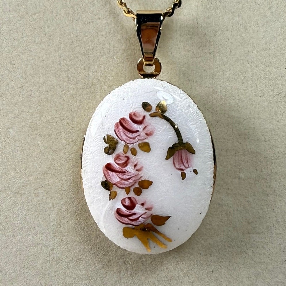 Vintage Oval Floral Locket Pendant Necklace Victorian Coquette Cottage Dolly