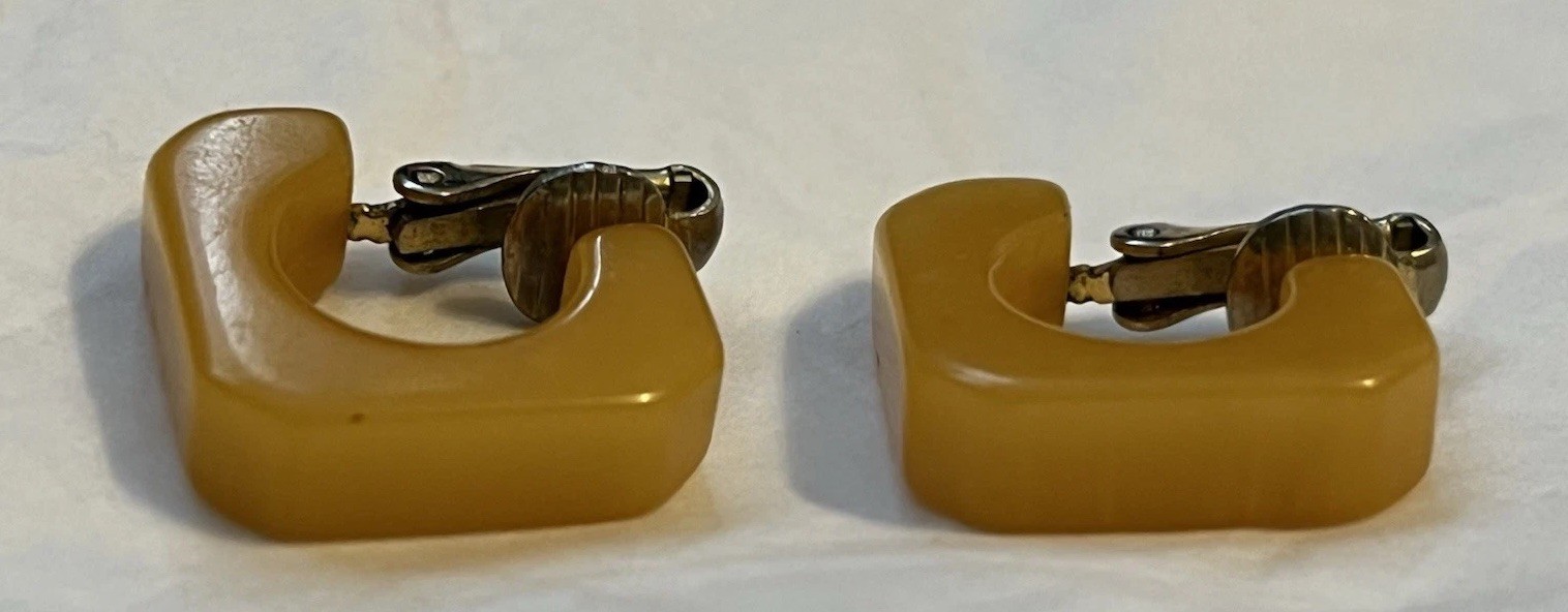 VTG Estate Butterscotch Bakelite Earrings Clip-On 1/2”x1/2cm Modern Minimalist