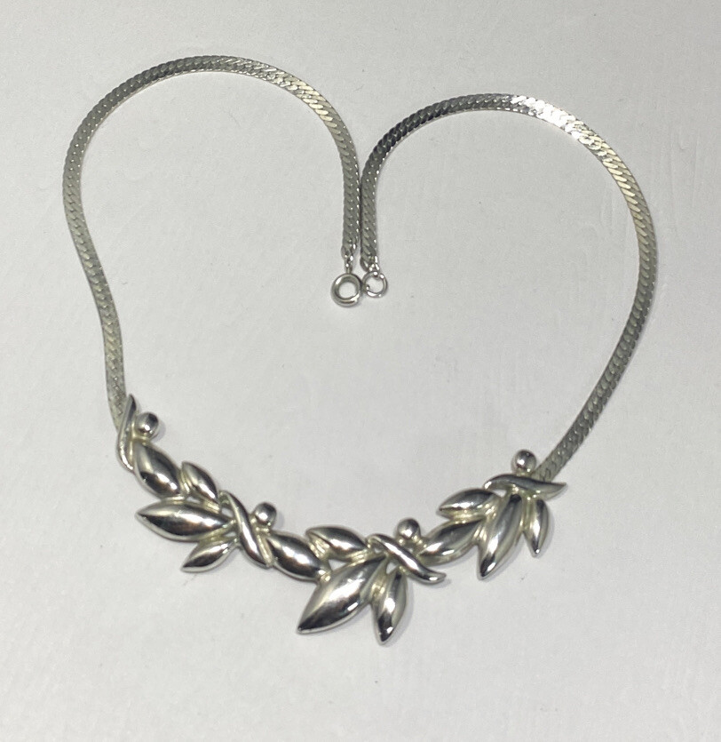 Vintage Signed Trifari Silver Tone Floral Leaf Choker Necklace Designer 16.5 in
