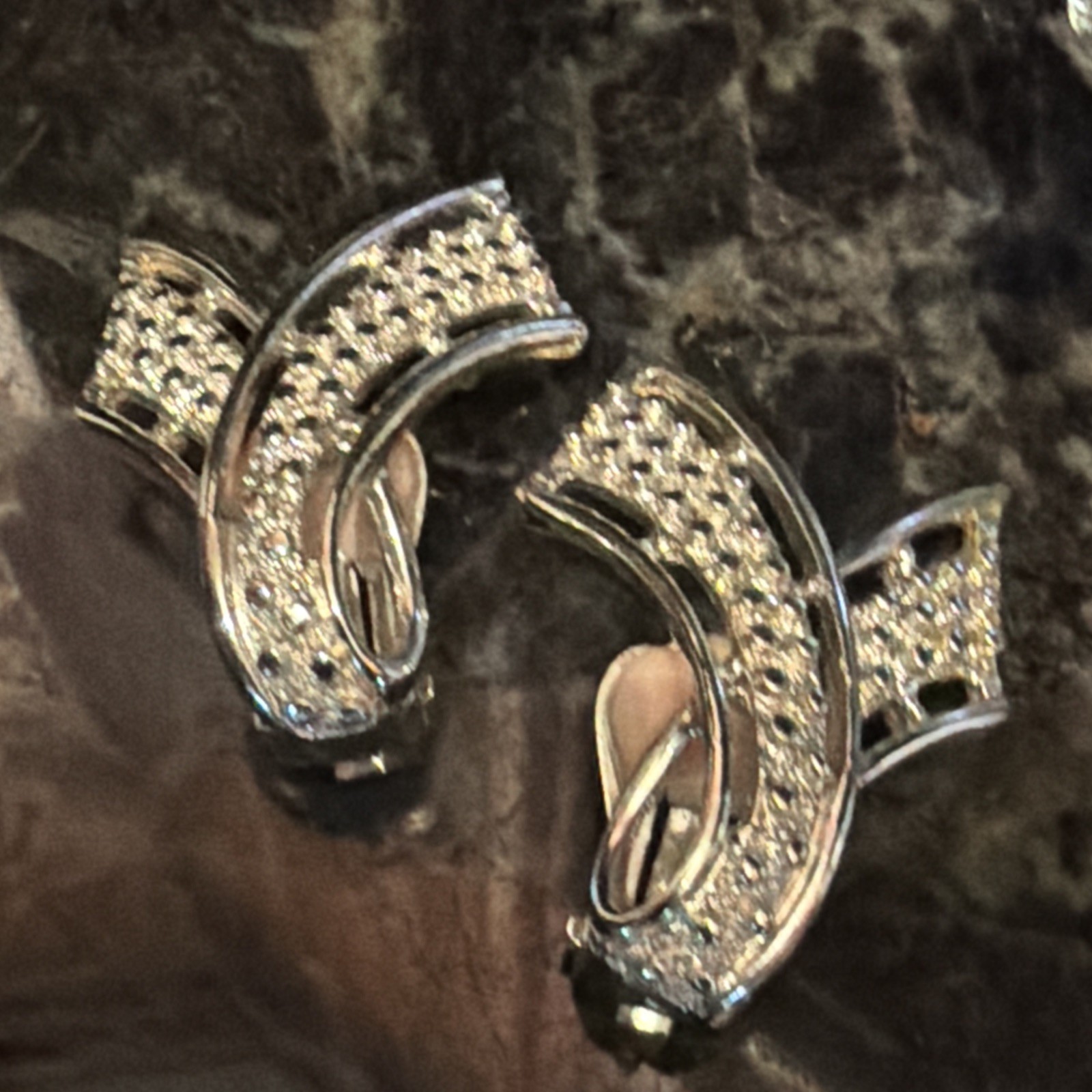 Vntg EMMONS PAT PEND Brooch & Earring Set Textured Silver Tone Ribbon NOS 10/10