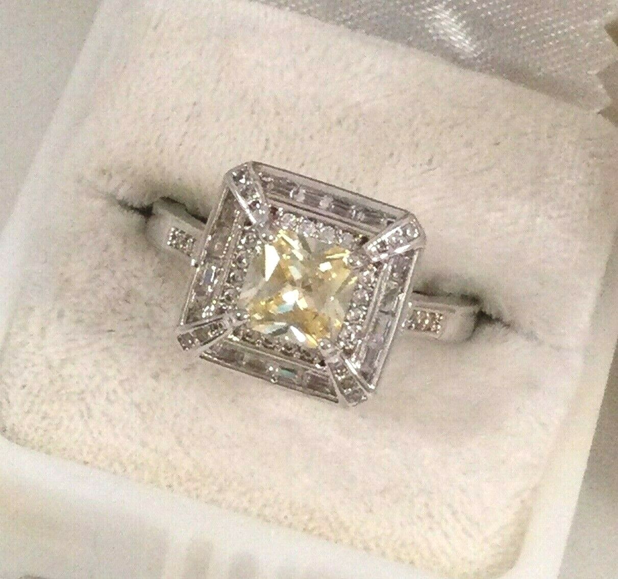 Vintage Jewellery White Gold Ring Champagne White Sapphires Antique Deco Jewelry