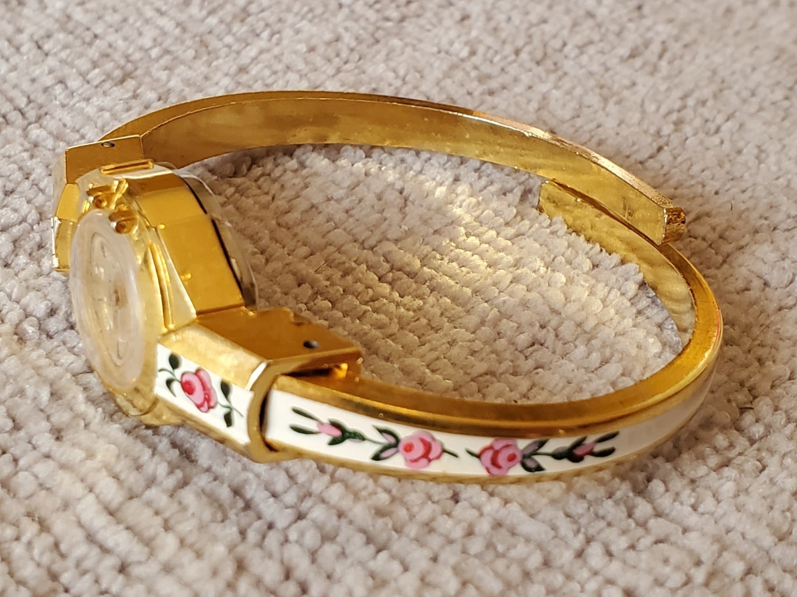Vintage Buler Manual Gold Plate Enamel Rose Bracelet W/Face Cover Needs Repairs