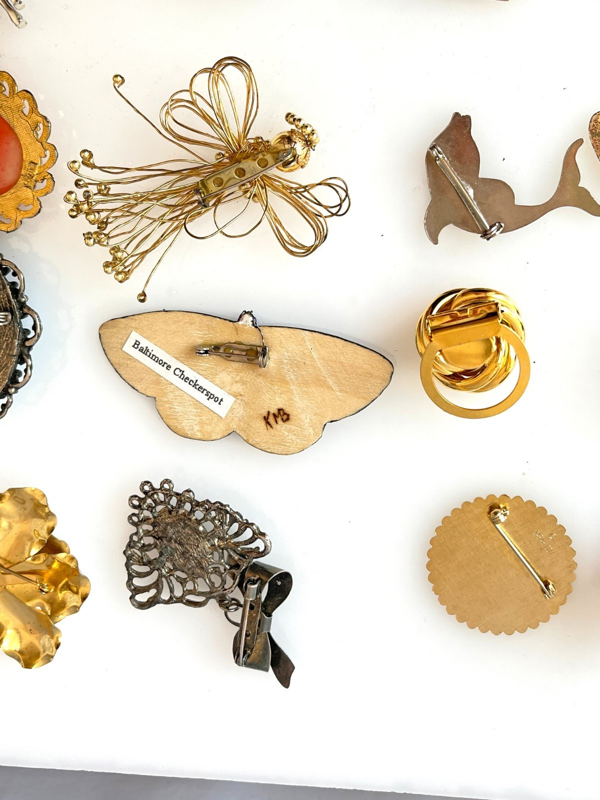 Lot Vintage 20 Brooches Flowers, Butterflies, Boat, Fish, Horse, Hearts, Cameo