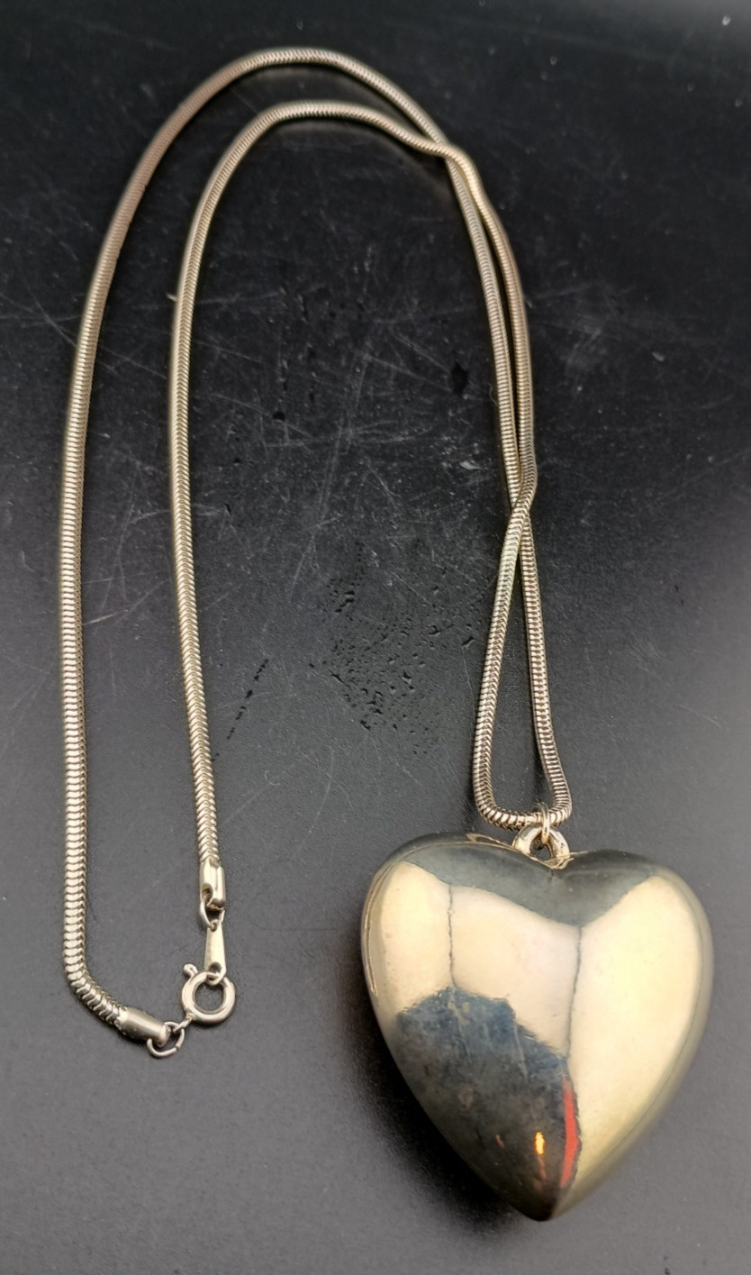 Vintage Shiny 70s Puffy Heart Pendant Necklace Silver Tone Round Chain 30″
